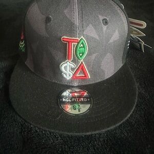 Gray Fitted Cap with Colorful Embroidery